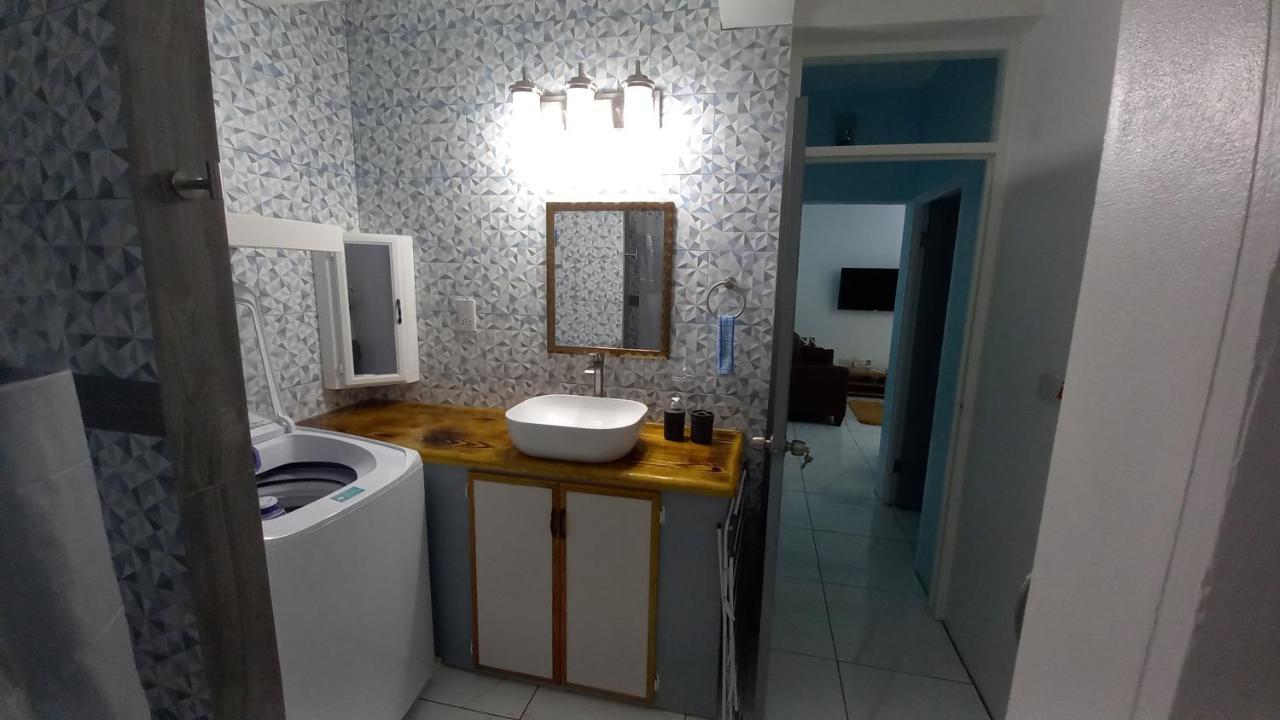 Cozy Vacation Retreat With Free Parking Apartman Roseau Kültér fotó
